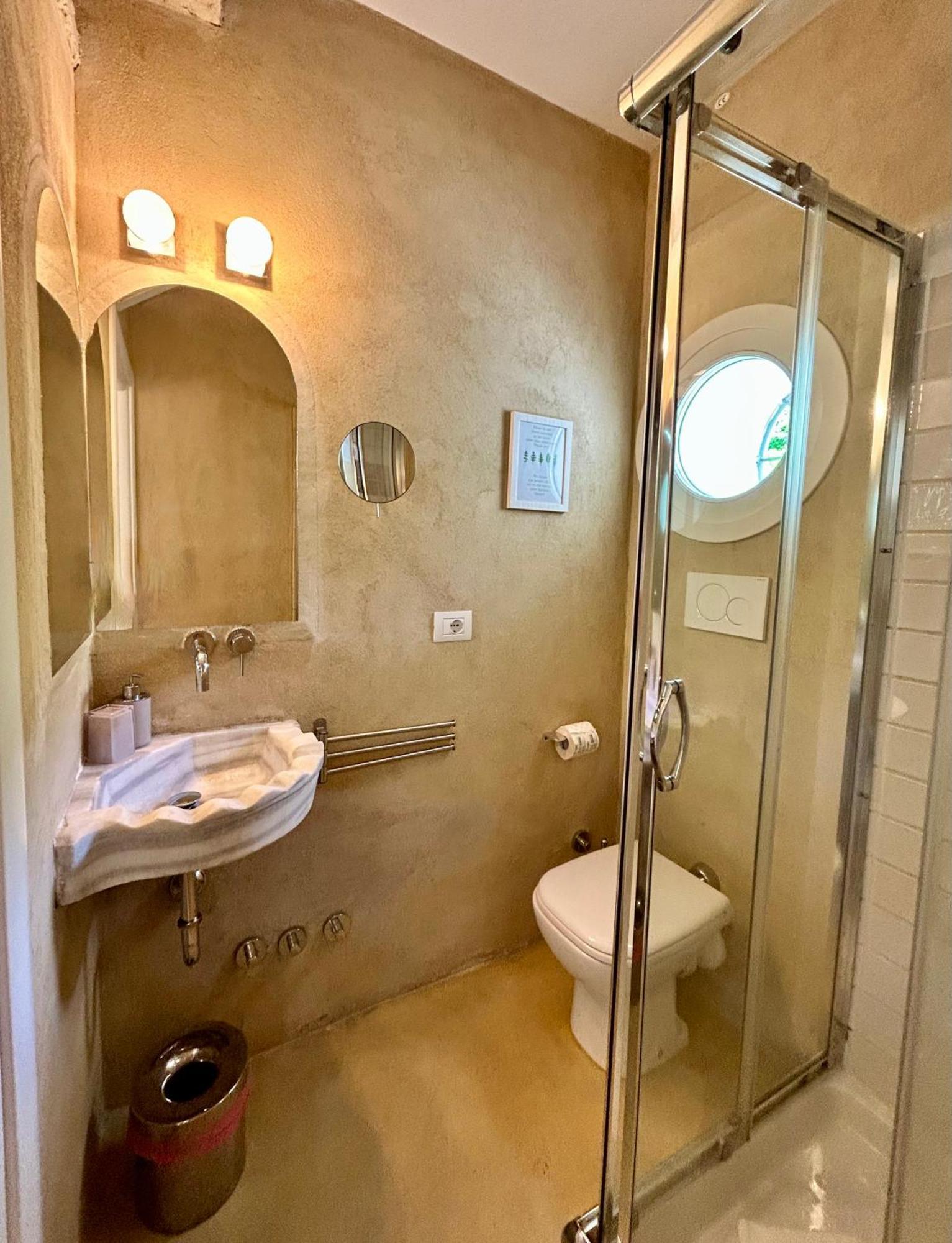 White Lilac Romantic - Adults Only Bed & Breakfast